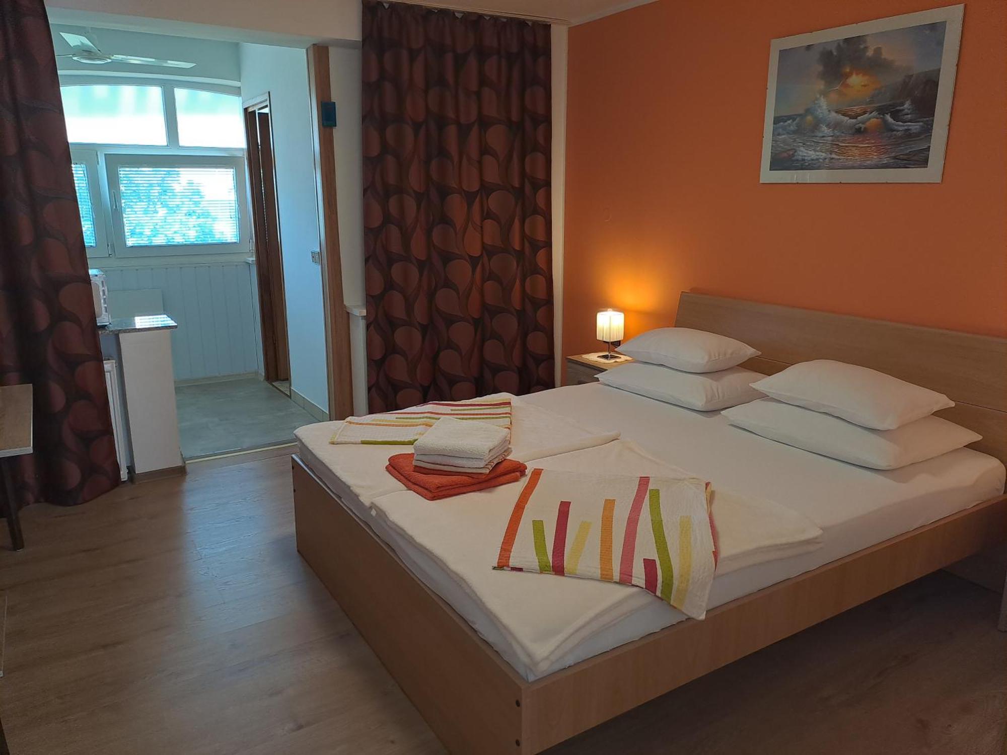 Studio Apartments Maslinik Veglia Exterior foto